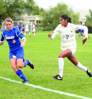 Curtis Ginnetti | Argonaut Freshman Kavita Battan races a Missouri-Kansas City defender to the ball in a 2-1 overtime Vandal loss on Sunday.  Idaho plays at Utah Valley on Friday.
