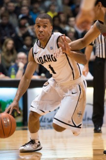 Philip Vukelich | Argonaut Point guard Glen Dean drives past Washington State defenders during the Dec. 7 game against the Cougars at the Cowan Spectrum. Dean a senior transfer from Utah, averages 11.4 points per game for Idaho.