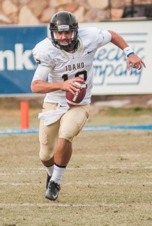 Ilya Pinchuk | Courtesy Quarterback Taylor Davis runs the ball during the game against New Mexico State Saturday at Las Cruces, N.M. The Vandals lost to the Aggies 24-16 in their season finale, finishing the season with a 1-11 overall record.