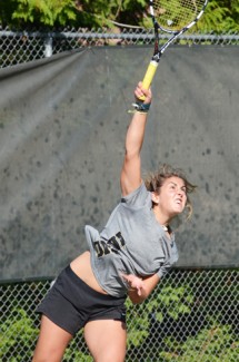 Nathan Romans | Argonaut Junior Belen Barcenilla practices Wednesday at the Memorial Gym Tennis Courts. Barcenilla will compete Friday to Sunday in the Cougar Classic in Pullman.
