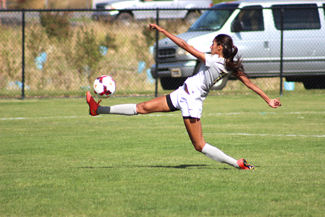 Brandon Miller | Argonaut Forward Kavita Battan stetches to score only goal in second conference game against North Dakota making the Vandals 2-0 in Big Sky.