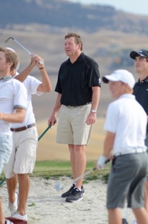 Nathan Romans | Argonaut Men's golf head coach John Means instructs members of the team during Wednesday's practice at the University of Idaho Golf Course. 