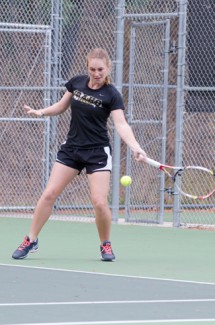 Nathan Romans | Argonaut Senior Sophoe Vickers returns a volley during Wednesday's practice at the Memorial Gym Courts.