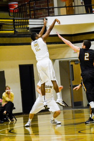 Jay Anderson | Argonaut Sekou Wiggs scores against Northen Kentucky University.