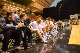 Jay Anderson | Argonaut Idaho men's bench late in the second half. Idaho beat UC Davis 77-71 on Saturday Dec. 6, at the Cowan Spectrum.