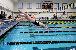 Amelia Warden | Argonaut The University of Idaho and New Mexico State University women's swim and dive teams compete in the women's 200 yard medley relay on Wednesday, Jan. 14, 2015, in Moscow. Vandal swimmers Rachel Millet, Jamie Sterbis, Cara Jernigan, and Erica Anderson won the relay.