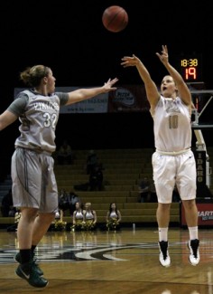 Amelia Warden | Argonaut Stacy Barr (10) shoots a three point shot at the women's basketball game. The Idaho women's basketball team won againts Portland State on Saturday, Jan. 17, 2015, in Moscow.