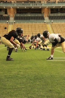 Yishan Chen | Argonaut The Vandal football team practices Wednesday in the Kibbie Dome. 
