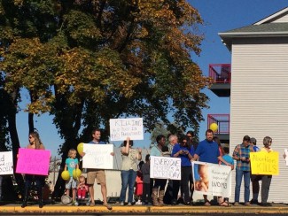 Ryan Tarinelli | Argonaut Groups of planned Parenthood Supporters and protesters gathered in Pullman Saturday. 