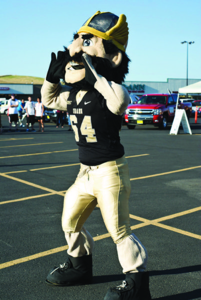 Lindsey Heflin | Argonaut Vandal Joe riles the crowd at last weeks Vandal Friday.