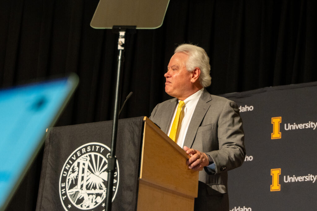 UI faculty votes to change first-year admission requirements 
