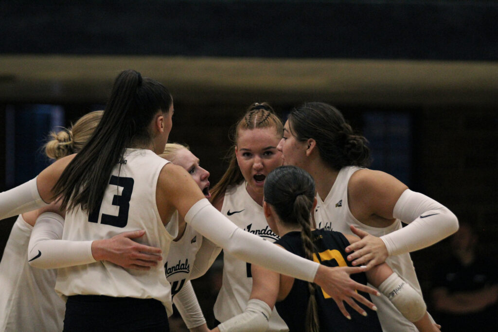 Vandal volleyball rough first day in North Dakota tournament 